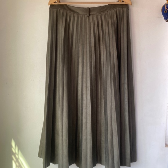 Zara XL Pleated Faux Suede Skirt - Picture 7 of 14
